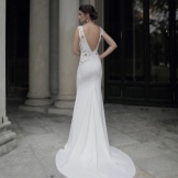 Dress with open back with a train white