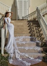 Wedding dress with necklines and train