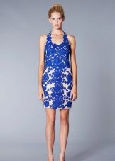 Short evening dress of blue lace