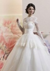 Wedding magnificent dress with a corset and a basky