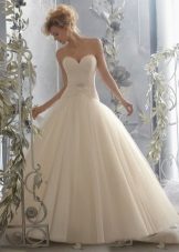 Wedding dress with a fluffy skirt and low waist