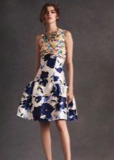 Short evening dress with a full skirt