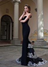 Evening dress with lace on the train