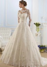 Wedding dress with a closed neck from the ROMANCE collection from Naviblue Bridal