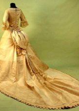 Wedding dress with turnyur