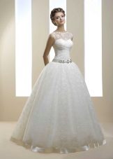 Closed wedding dress from the Gold collection from Hadassah