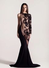 Candid evening dress of fine lace