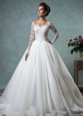 Wedding dress white fluffy with sleeves