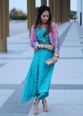 Turquoise dress in combination with pink