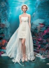 Wedding dress with a removable train