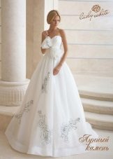 Lady White Diamond Wedding Dress With Bulk Flower