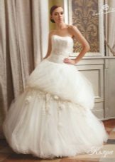 A magnificent wedding dress from the 2012 collection
