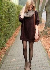 Warm dress marsala with light accessories