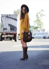 Mustard with dark brown accessories