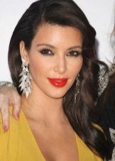 Makeup for a mustard dress