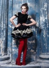 Contrast shoes under color dress