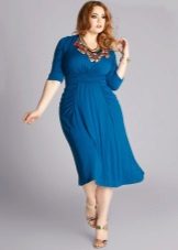 Accessories to the dress that hides the belly