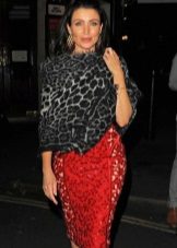 Stole to dress as an accessory hides the belly