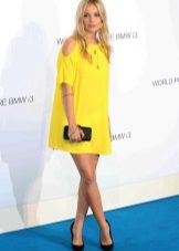 Yellow dress for light-eyed blonde