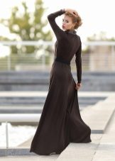 Brown dress with sleeves