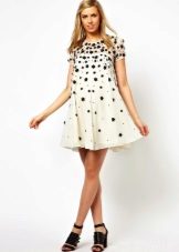 A short dress for a pregnant girl for a photo shoot