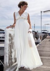 Dress in the Greek style for pregnant women