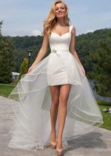 Wedding dress with a removable train