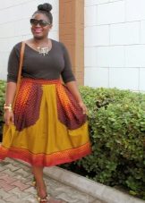 Dress for the full with a high waist - different colors top and bottom