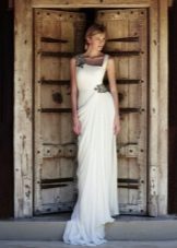 Dress on the straps in the Greek style wedding