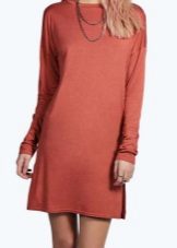 Beige manicure to a terracotta dress