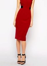 Black manicure pedicure to the dress of terracotta color