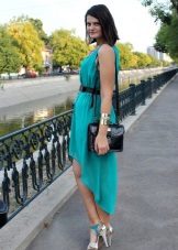 Jewelery for a long asymmetrical dress