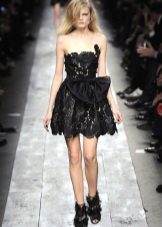 Short lace dress with a fluffy skirt