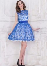 Fluffy dress with lace