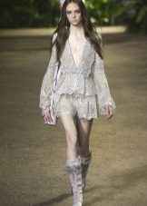 Lace dress with a loose long sleeve