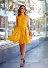 Dress baby dollars for a romantic meeting