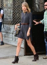 Dress shirt in combination with ankle boots