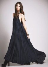Long pleated dress with American armhole