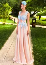 Long dress with lace on the corset