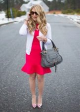 Dress with frills in combination with a cardigan and pumps.
