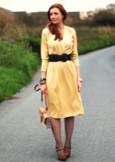 Yellow knit dress with a smell