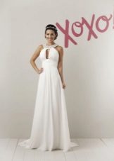 Evening dress with high waist train