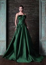 Green dress with a train and open shoulders