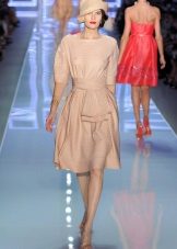 Dress with a loose sleeve in the style of style