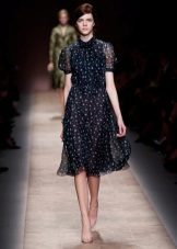 Short sleeve dress in the style of style