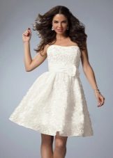 Dress with a bell skirt for figure type Pear