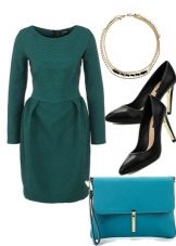 Dress-case and accessories for women with the figure of a pear