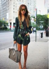 Accessories to chiffon dress with long sleeves