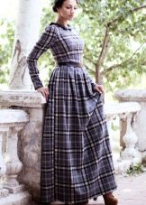 Long dress in a blue and black plaid with a fluffy skirt