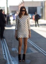 Short white dress in beige plaid straight cut with three-quarter sleeves